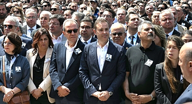 Ahmet Akın’dan Ferdi Zeybek’e Yürek Burkan Veda