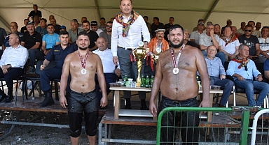 Balıkesir Büyükşehir Belediyespor Gönen’de Fırtına Gibi Esti: Pehlivanlarımızdan 13 Derece