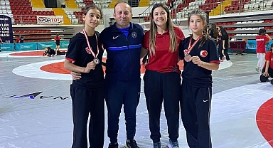 Balıkesir Büyükşehir Belediyesporlu Güreşçiler Sivas’tan Dereceyle Döndü