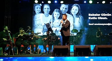 Balıkesir’de Babalar Günü’ne Özel “Babalara Selam” Konseri: Tamer Deniz’den Unutulmaz Performans