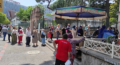 Balıkesir’de Cuma Bereketi: Kuva-yi Milliye Müzesi Önünde Lokma Hayrı