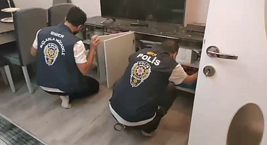 Balıkesir'de Müstehcen İçerik Soruşturmasında 2 Tutuklama