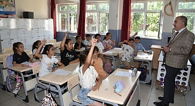 Balıkesir İl Milli Eğitim Müdürü Murat Demir, Sındırgı Kurtuluş İlkokulu’nu Ziyaret Etti