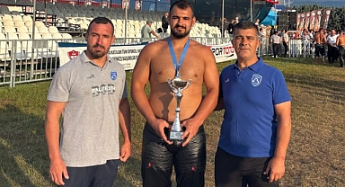 Balıkesirli Güreşçi Kutluhan Avşar’dan Önemli Başarı: CW Enerji Yağlı Güreş Ligi’nde İkincilik Elde Etti