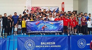 Balıkesirli Güreşçilerden Uluslararası Arenada Büyük Başarı: 14 Madalya ile Döndüler