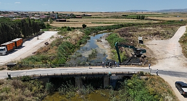 Bandırma’daki Sığırcı Deresi’nde Taşkın Önlemeye Yönelik Temizlik Çalışmaları Sürüyor
