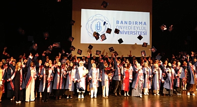 Bandırma Onyedi Eylül Üniversitesi’nde Fizyoterapist Adayları Meslek Yeminiyle Mezuniyetlerini Taçlandırdı