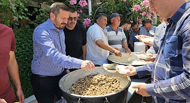 Başkan Aydemir, İvrindi Evciler Mahallesi’nde Pilav Hayrına Katıldı