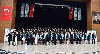 BAÜN Tıp Fakültesi 2024-2025 Mezunlarını Uğurladı: 110 Genç Hekim Mesleğe Adım Attı