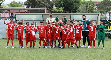 Burhaniye Belediyespor U-11 Takımı Körfez’de Tarih Yazdı: 12 Maçta 12 Galibiyetle Namağlup Şampiyon