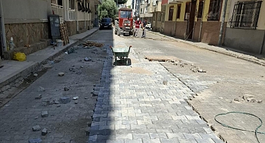 Edremit Belediyesi'nden Cumhuriyet Mahallesi'nde Yol Onarımı Çalışması