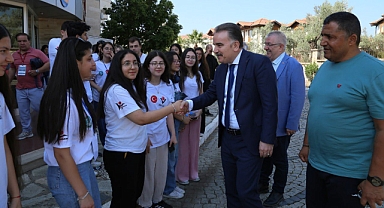 Edremit’te Deprem Bölgesinden Gelen Öğrenciler Nanoteknolojiyle Buluştu: Başkan Ertaş, Gençlerle Kahvaltıda Bir Araya Geldi
