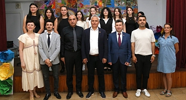 Edremit’te “Resim Sergisi ve Piyano Sınıfı Yıl Sonu Konseri” Büyük İlgi Gördü