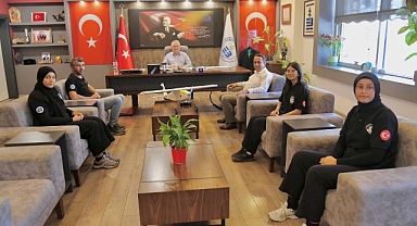 Edremitli Öğrencilerden Dünya İkinciliği: Başkan Ertaş Başarıyı Kutladı