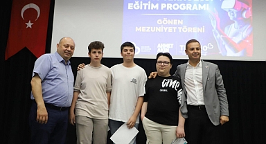 Gönen’de Geleceğin Yazılımcılarına Sertifika Töreni: Başkan Palaz ve Başkan Akın Öğrencilerle Buluştu