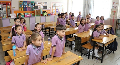 Gönen’de Karne Heyecanı: Minik Öğrencilerle Sevinç Paylaşıldı