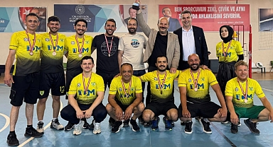 İvrindi Belediyesi Voleybol Takımı, Kurumlar Arası Turnuvada Şampiyon Oldu