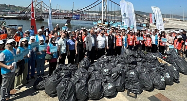 Marmara’nın Aynası Bandırma’da Temizlik Seferberliği: 1,5 Saatte 1,5 Ton Atık Toplandı!