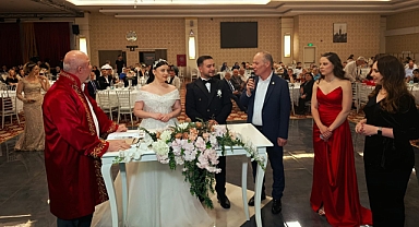 MHP İl Başkanı Niyazi Tunç, Genç Çiftin Nikâh Şahidi Oldu