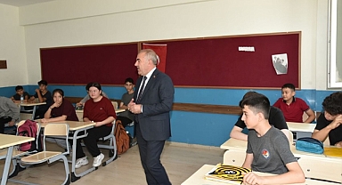 Milli Eğitim Müdürü Murat Demir’den Mehmet Akif Ersoy Ortaokulu’na Ziyaret: Yeni Müfredat Değerlendirildi