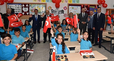 Minik Eller Karneleriyle Gururlandı: Balıkesir’de Eğitim Yılı Tamamlandı