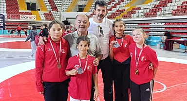 Minik Kadın Güreşçilerden Balıkesir’e Madalya Yağmuru