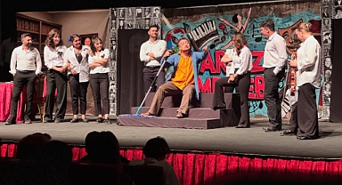 Sanat Sahnesinde Anlamlı Buluşma: Artist Mektebi Oyunu Altıeylül’de İlgi Gördü