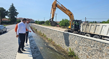 Sındırgı Belediye Başkanı Serkan Sak, Sahada Devam Eden Çalışmaları Yerinde İnceledi