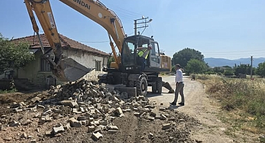Sındırgı’da Yol Atağı: Altyapı Güçleniyor, Ulaşım Rahatlıyor