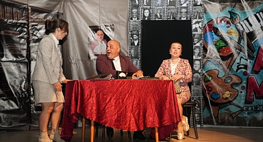 Susurluk Gençlik Tiyatrosu’ndan Turne Coşkusu: “Artiz Mektebi” Balıkesir Sahnesinde Final Yapıyor