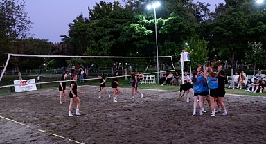 Susurluk’ta Spor Coşkusu: Plaj Voleybolu ve Sokak Basketbolu Turnuvalarında Nefes Kesen Finaller