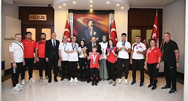 Uluslararası Başarılara İmza Atan Sporculardan Vali Ustaoğlu’na Ziyaret