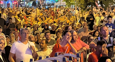 15 Temmuz’un 9. Yılında Balıkesir Ayaktaydı: Demokrasi Nöbetinde Binlerce Kişi Tek Yürek Oldu