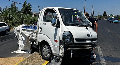 Ayvalık Otogar Kavşağında TIR ile Kamyonet Çarpıştı