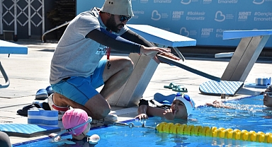 Balıkesir Büyükşehir Belediyespor Yüzme Yaz Okulu’nda Hem Eğitim Hem Eğlence Bir Arada