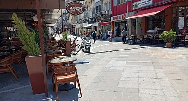 Balıkesir'de Çarşı Esnafı Sıcaklara Teslim: Sokaklar Boş, Kazanç Yok