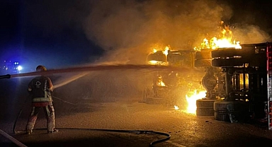 Balıkesir Ekiplerinden TIR Yangınına Anında Müdahale: Ormanlık Alanı Alevlerden Kurtardı