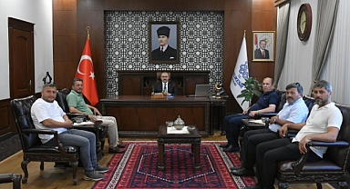 Balıkesir Karadenizliler Derneği Başkanı Osman Boz ve Dernek Üyeleri, Vali İsmail Ustaoğlu'nu Ziyaret Etti