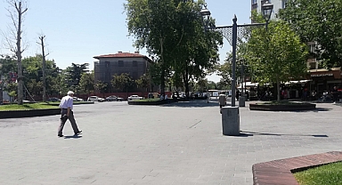 Balıkesir Kavruluyor: Hissedilen Sıcaklık 47 Dereceyi Buldu, Kent Merkezinde Sessizlik Hakim