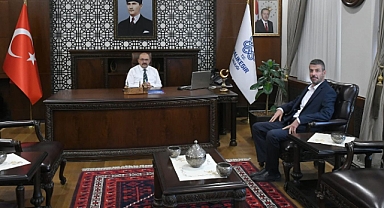 Balıkesir Şoförler ve Otomobilciler Esnaf Odası Başkanı Rıza Tekin, Vali İsmail Ustaoğlu’na Ziyarette Bulundu