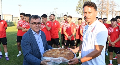 Balıkesirspor Yeni Sezona Moralli Başladı: Kaymaklı İkramıyla Tatlı Açılış