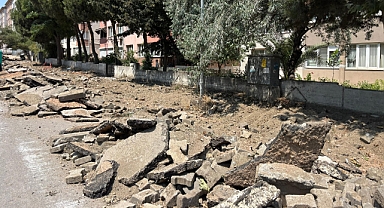 Bandırma’da Kaldırım Atağı: Mehmetçik Caddesi’nde Yaya Güvenliği Artıyor