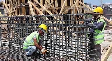 Bandırma Onyedi Eylül Üniversitesi Camii İnşaatında Yeni Aşama: Giriş ve Mahfel Direkleri İçin Beton Dökümü Dualarla Gerçekleştirildi