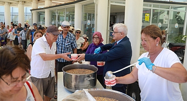 Burhaniye Belediyesi’nden Geleneksel Aşure İkramı: Muharrem Ayı’nda Birlik ve Bereket Sofralarda Buluştu