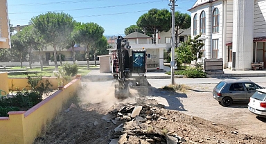 Burhaniye’de Yol Seferberliği: Mahalle Mahalle Altyapıyı Yenileniyor