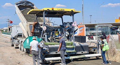 Burhaniye Hürriyet Mahallesi’nde Yol Yenileme Çalışmaları Hızla Devam Ediyor