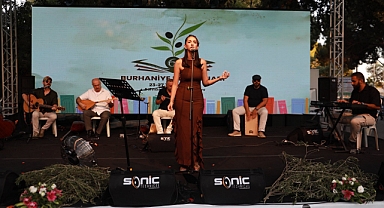 Burhaniye Kitap Fuarı’nda Sanatın Ritmi: Harap Sahne’den Unutulmaz Müzik Dinletisi