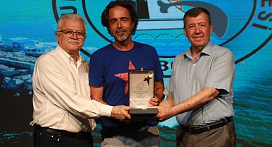 Burhaniye Kitap Fuarı’nda Timur Soykan’a “Araştırmacı Gazetecilik Ödülü”