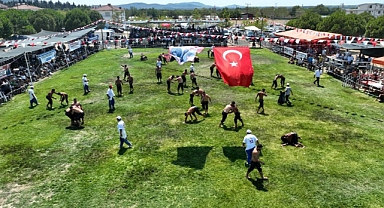 Burhaniye Kızıklı’da Ata Sporu Şöleni: 9. Yağlı Pehlivan Güreşleri Nefes Kesti