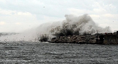 Denizcilere Fırtına Uyarısı: 2 Temmuz'da Orta Ege'de Kuvvetli Rüzgâr Bekleniyor